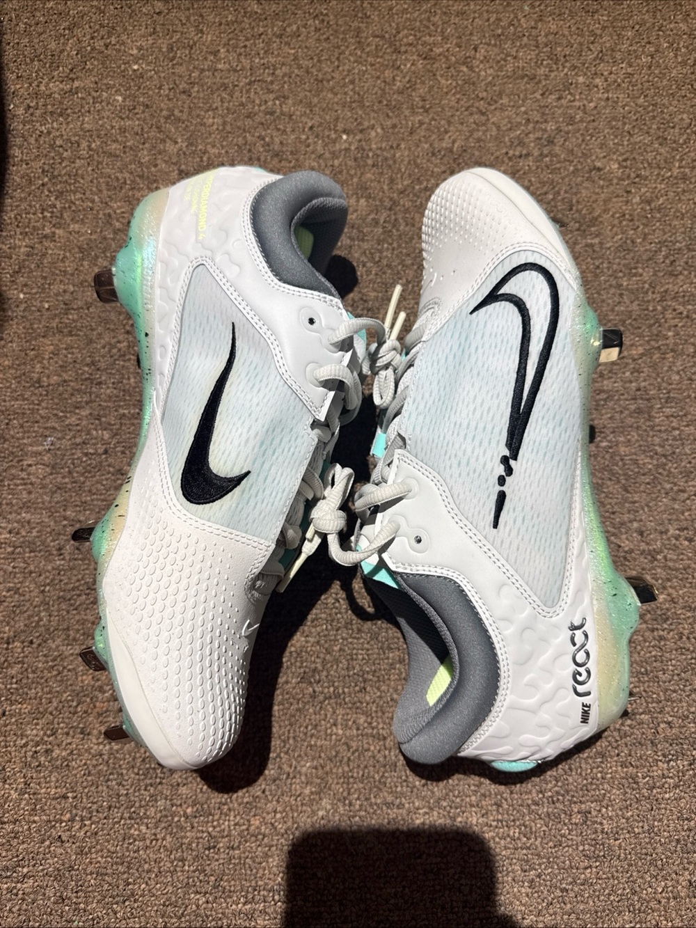Nike White & Mint Cleats - Lightweight Metal Softball Shoes Size 9.5
